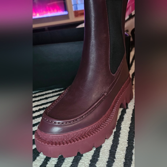 ***NEW with Box*** COACH Joey Boots. Dark Cranberry color. Size 5 - Picture 4 of 7
